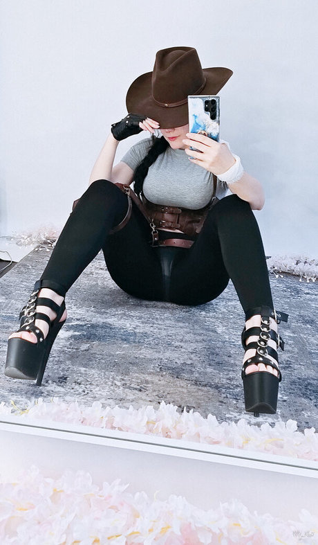 ASMR KittyKlaw exclusive actress pictures