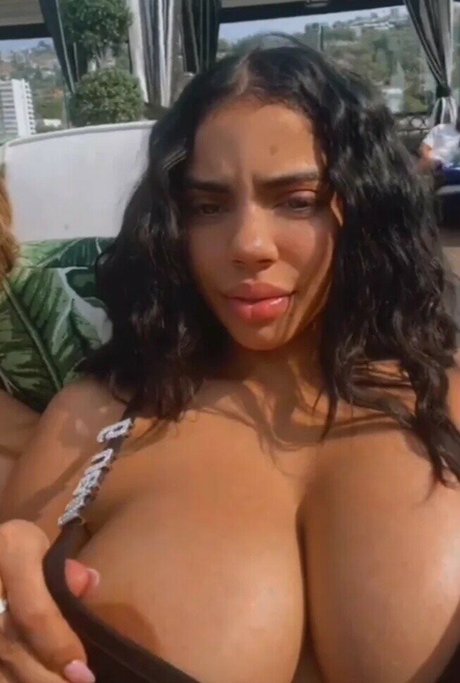 E dot pornstar naked picture