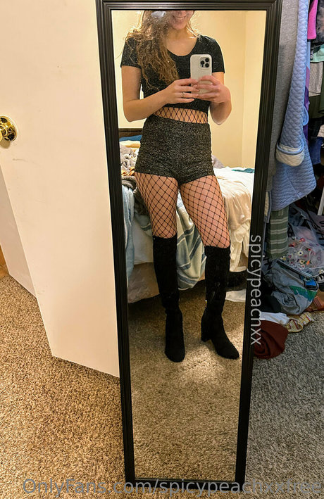 spicypeachxxfree sexy model gallery