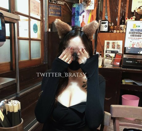 BratSuyeon model top pictures