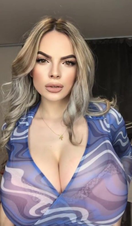 Lorean model perfect photos