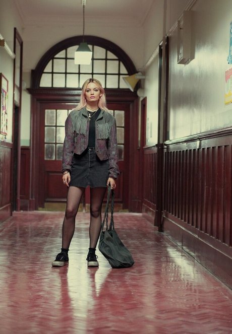 Emma Mackey model free pictures