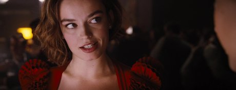 Emma Mackey hot actress pics