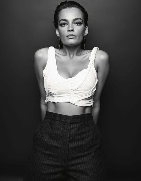 Emma Mackey star perfect photos