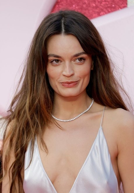 Emma Mackey naked star img