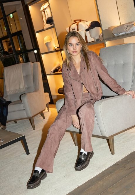 Emma Brooks xxx model archive