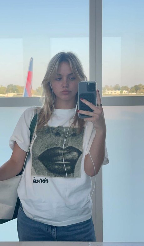 Emma Brooks hot star img