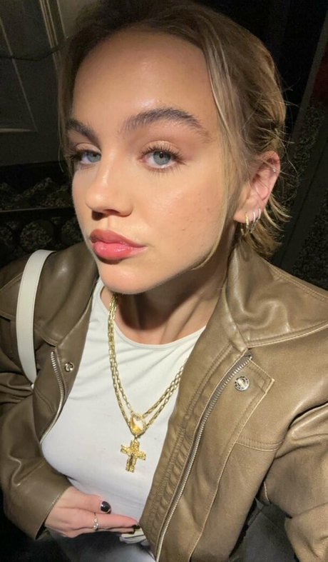 Emma Brooks pretty pornstar photos