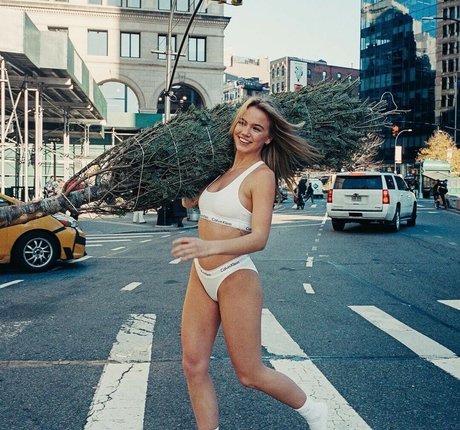 Emma Brooks nice model image