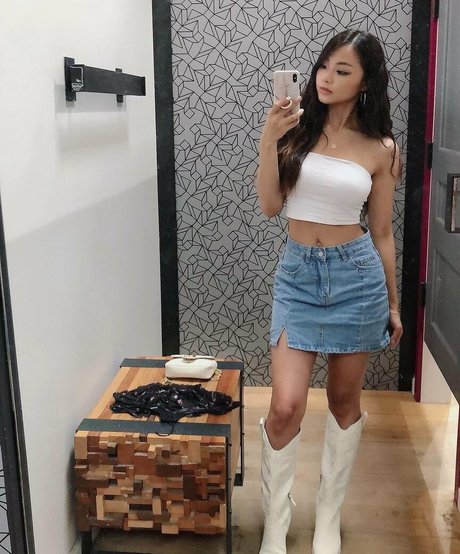 Cindy Phan model exclusive img