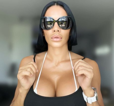 NinaUnrated nude model images