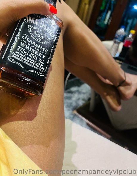 poonampandeytv free model pictures