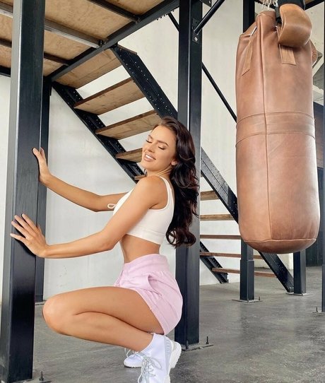 kelsie exclusive actress pics