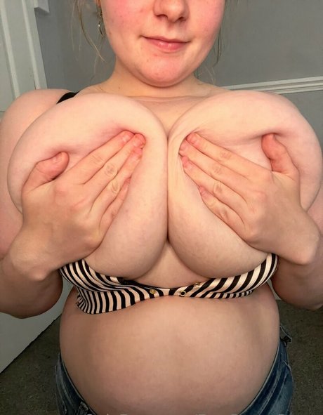 freepennypurge star nude photos