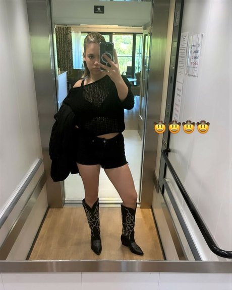 Allie Sherlock pretty pornstar gallery