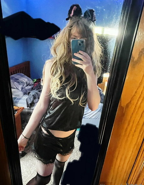 itsmebri223 sexy model images