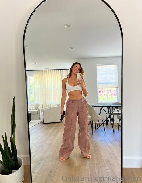 anacheri pornographic actress picture