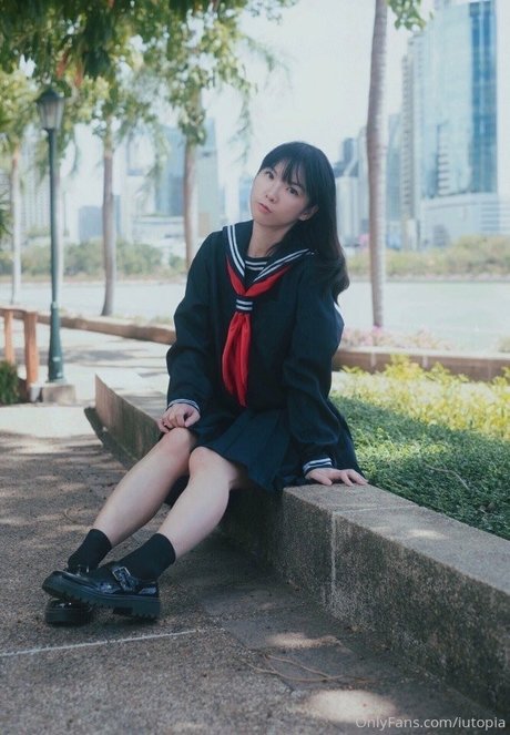 iutopia beautiful model picture