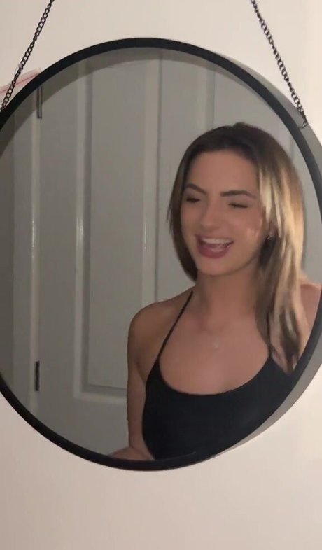 Daisy Campbell adult model pics