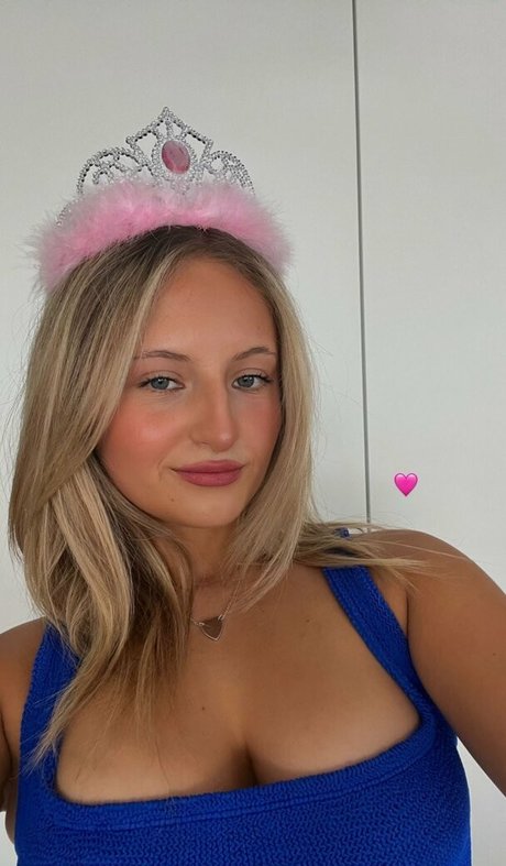 Daisy Campbell sexy actress img