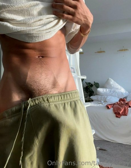 taydenseay pornographic model image