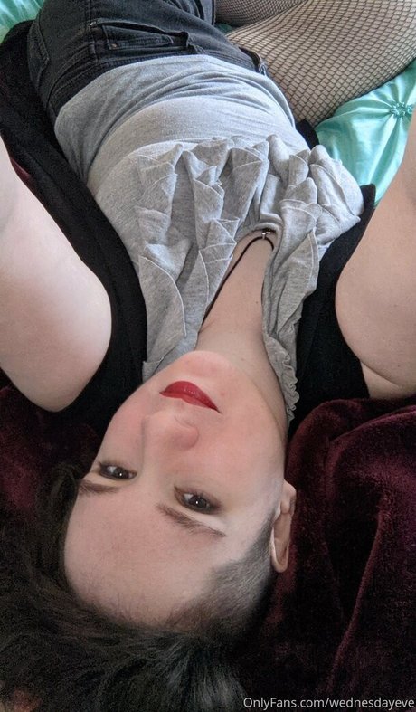 wednesdayeve model nude pic