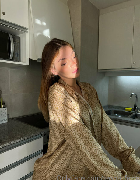 Sasha Ferro star erotic pic