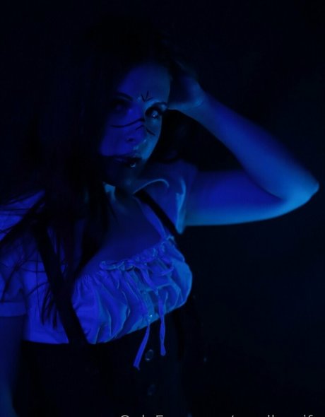 small waifu exclusive actress pictures