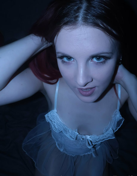 small waifu nice model image