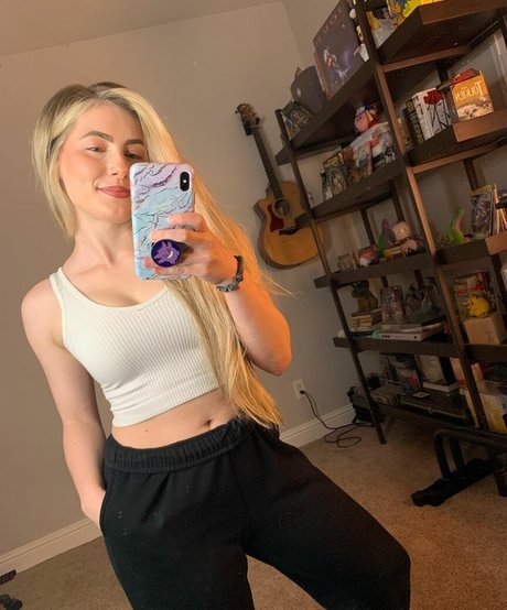 Nicki Taylor pornstar erotic galleries