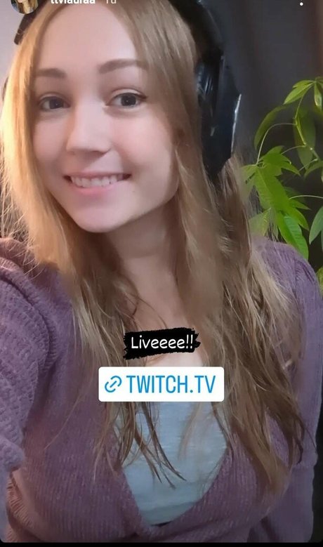 lauraa model hd picture