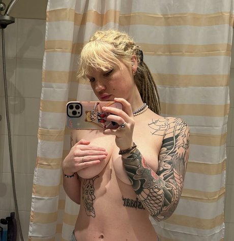 lauraa xxx pornstar images