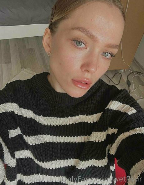 Wetfleur naked actress pic