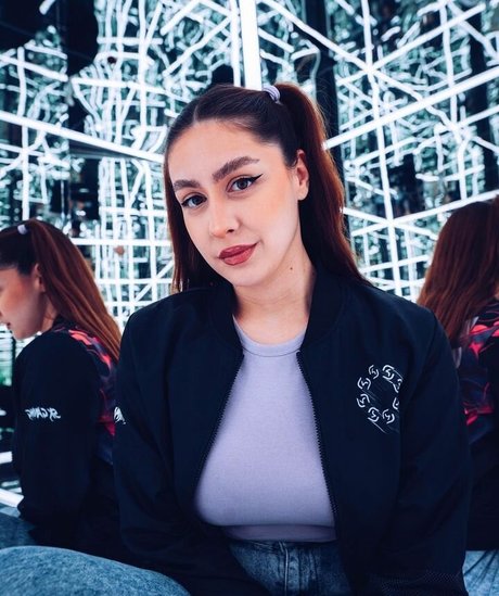 Troubleinc model free picture