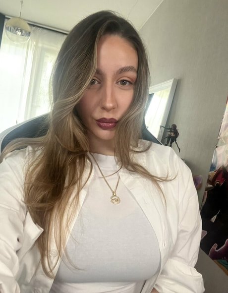 Troubleinc pretty pornstar img