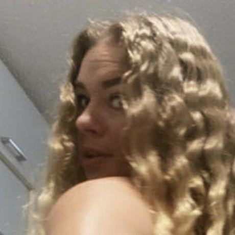 cbeezeec model porn photos