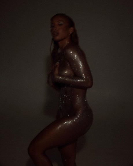 Tammy Hembrow model hot img