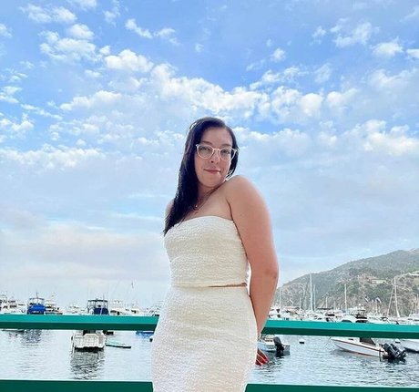 Swell Entertainment free actress images