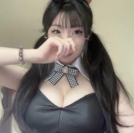 yurasweb star naked image