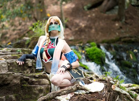 CrystAAHHL model naked picture