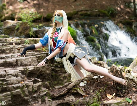 CrystAAHHL star sexy pictures