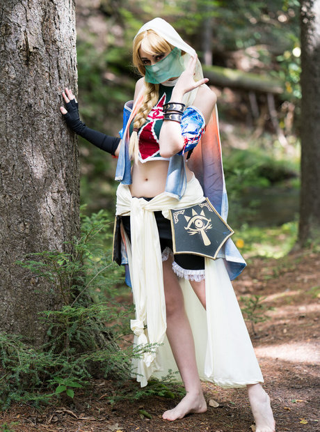 CrystAAHHL art actress pics