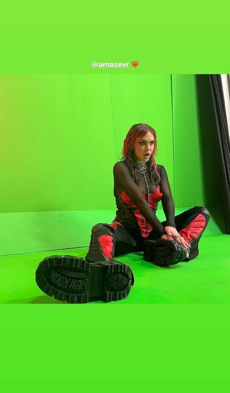 Taylor Upsahl actress photo