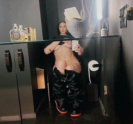 Taylor Upsahl nude model galleries