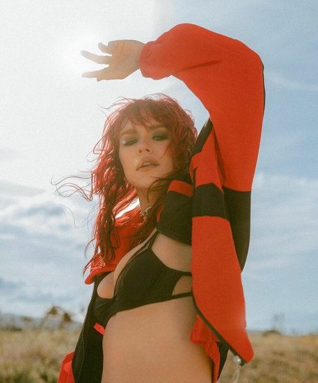 Taylor Upsahl erotic actress pictures