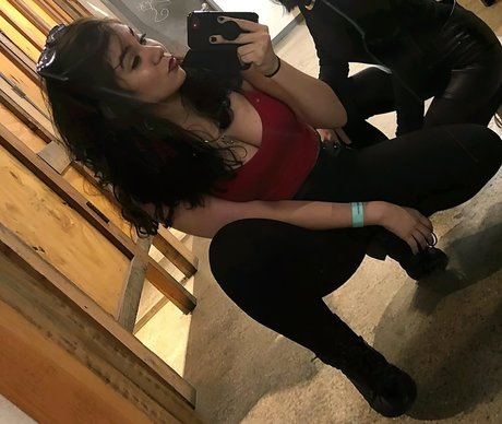 Tiffany Lockheart model erotic photos