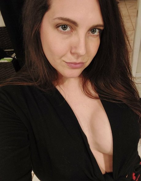 Sadie Holmes star top photos