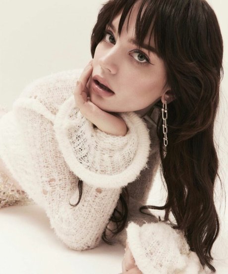 Sophie Thatcher hot actress photo