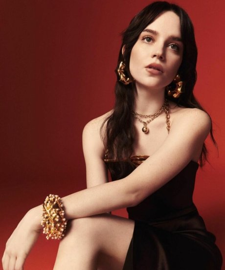 Sophie Thatcher xxx actress gallery