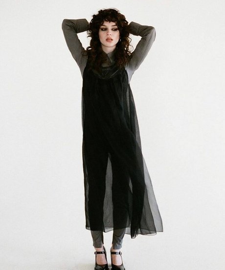 Sophie Thatcher star adult photos